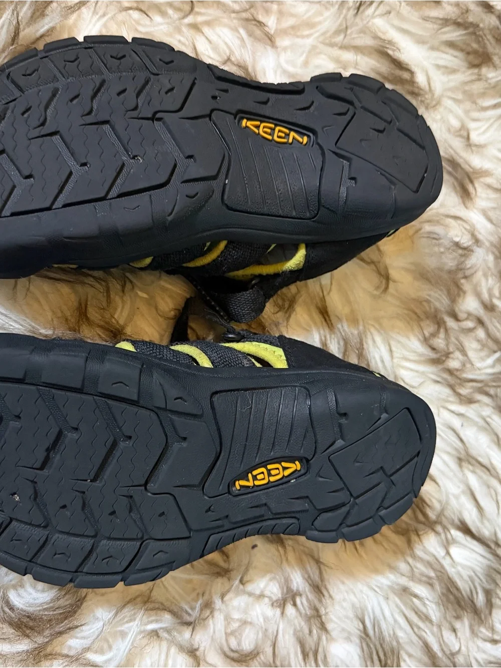 KEEN Kids Newport H2 Waterproof Sandal Black Lime Green Youth Size 2